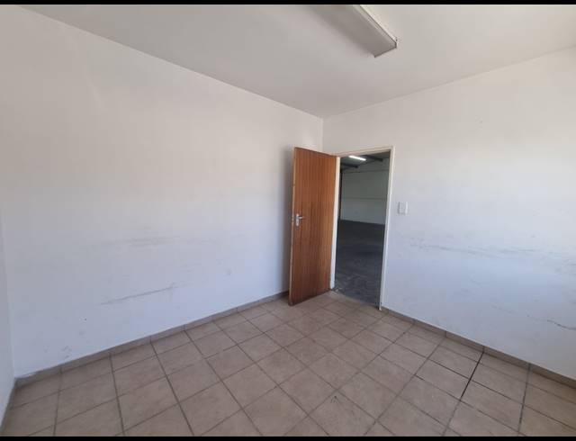 152M² WAREHOUSE TO LET IN PHILIPPI